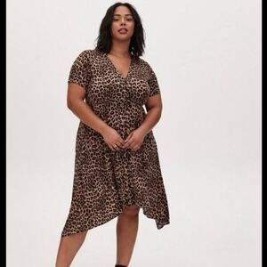 TORRID Challis Leopard Print V Neck Button Front Shark Bite Hem Dress Size 2/2X